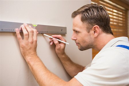 simsearch:400-07929840,k - Construction worker using spirit level in a new house Foto de stock - Super Valor sin royalties y Suscripción, Código: 400-07929755