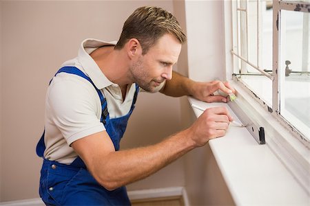 Construction worker using spirit level in a new house Stock Photo - Budget Royalty-Free & Subscription, Code: 400-07929751