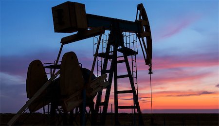 Oil and gas well profiled on sunset Stock Photo - Budget Royalty-Free & Subscription, Code: 400-07920581