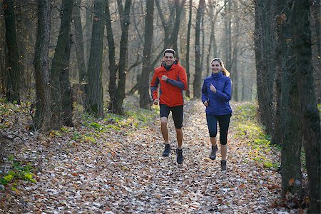 simsearch:6109-06004563,k - Young Couple Running on the Trail in the Wild Forest. Active Lifestyle Stockbilder - Microstock & Abonnement, Bildnummer: 400-07921223