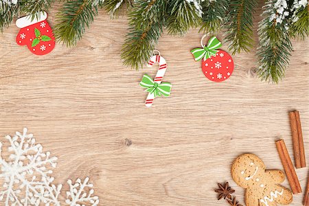 simsearch:400-07299371,k - Christmas fir tree, gingerbread cookie and decor on wooden background Foto de stock - Super Valor sin royalties y Suscripción, Código: 400-07921360