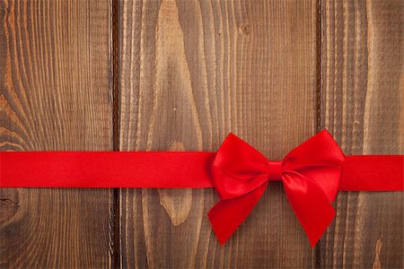 simsearch:400-07922855,k - Valentines day background with red ribbon over wood Foto de stock - Super Valor sin royalties y Suscripción, Código: 400-07921413