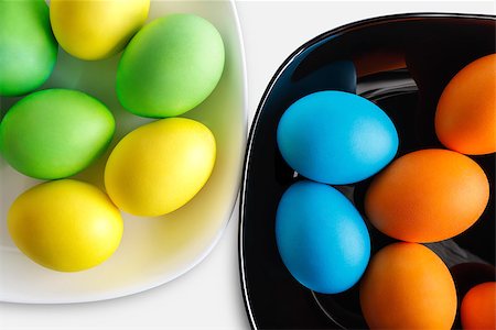 simsearch:400-07921731,k - Colorful easter eggs on a black and white plates. Stock Photo - Budget Royalty-Free & Subscription, Code: 400-07921702