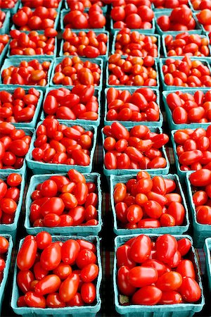 simsearch:400-03914983,k - Fresh organic cherry tomatoes background, photo taken at local farmers market, in New York City Photographie de stock - Aubaine LD & Abonnement, Code: 400-07922131