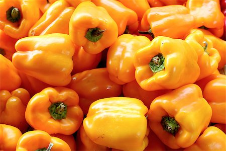 simsearch:400-03914983,k - Fresh organic bell pepper background, photo taken at local farmers market, in New York City Photographie de stock - Aubaine LD & Abonnement, Code: 400-07922143