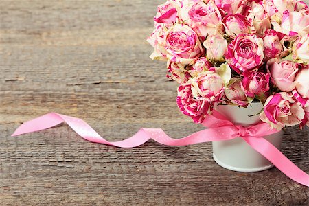 simsearch:400-08036453,k - Bouquet of pink roses on wooden background Stock Photo - Budget Royalty-Free & Subscription, Code: 400-07922321