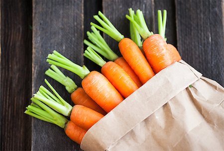 Fresh organic carrots in a paper bag on wooden background Stockbilder - Microstock & Abonnement, Bildnummer: 400-07922567