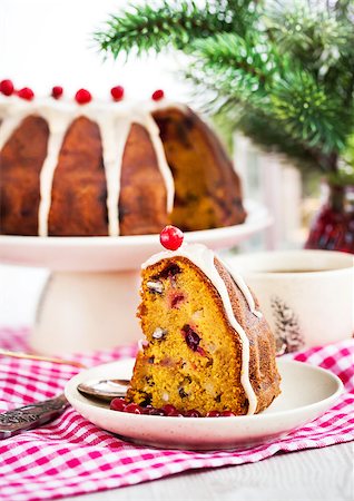 Piece of holiday bundt cake decorated with icing and cranberr Stock Photo - Budget Royalty-Free & Subscription, Code: 400-07922573