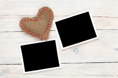 simsearch:400-07922855,k - Photo frames and valentines toy heart over wooden table background Fotografie stock - Microstock e Abbonamento, Codice: 400-07922856