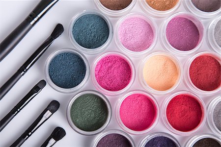 simsearch:649-08145726,k - Set of bright mineral eye shadows and brushes, top view Stock Photo - Budget Royalty-Free & Subscription, Code: 400-07923218