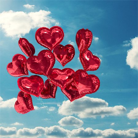 simsearch:400-07936959,k - Heart balloons against sky and clouds Foto de stock - Royalty-Free Super Valor e Assinatura, Número: 400-07936959