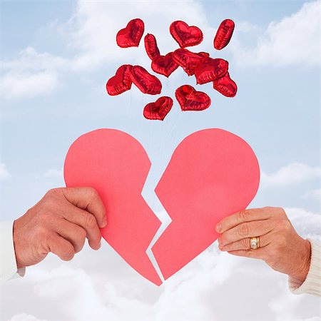 simsearch:400-07936959,k - Couple holding a broken paper heart against cloudy sky Foto de stock - Royalty-Free Super Valor e Assinatura, Número: 400-07936967