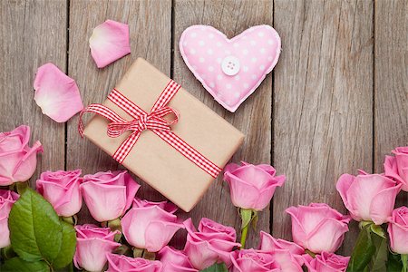 simsearch:400-08110734,k - Pink roses over wooden table with valentines day gift box and handmaded heart toy Stock Photo - Budget Royalty-Free & Subscription, Code: 400-07937815