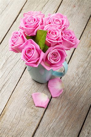 simsearch:400-08110734,k - Fresh spring pink roses bouquet on wooden table Stock Photo - Budget Royalty-Free & Subscription, Code: 400-07937818