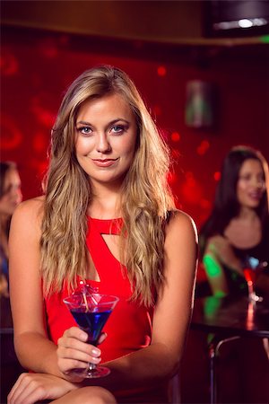 simsearch:400-07939979,k - Pretty blonde drinking a cocktail at the nightclub Fotografie stock - Microstock e Abbonamento, Codice: 400-07938547