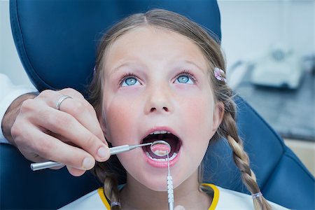 simsearch:6109-08389794,k - Close up of girl having her teeth examined by a dentist Stockbilder - Microstock & Abonnement, Bildnummer: 400-07938708