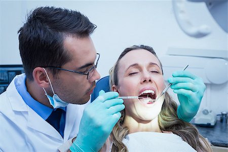 simsearch:400-07938964,k - Dentist examining young womans teeth in the dentists chair Stockbilder - Microstock & Abonnement, Bildnummer: 400-07938791