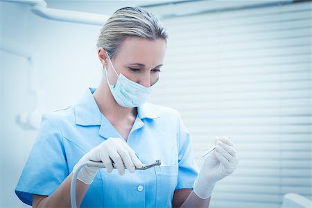 simsearch:6109-08389797,k - Portrait of female dentist in surgical mask holding dental tools Stock Photo - Budget Royalty-Free & Subscription, Code: 400-07938968