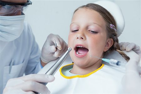 simsearch:6109-08389794,k - Close up of girl having her teeth examined by a dentist Stockbilder - Microstock & Abonnement, Bildnummer: 400-07939093