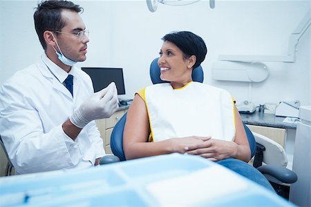 simsearch:6109-08389794,k - Male dentist examining womans teeth in the dentists chair Stockbilder - Microstock & Abonnement, Bildnummer: 400-07939299