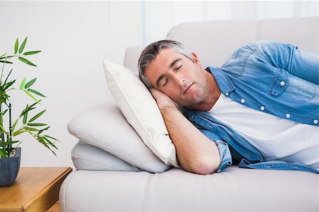 Man with grey hair sleeping on the couch at home in the living room Photographie de stock - Aubaine LD & Abonnement, Code: 400-07930611