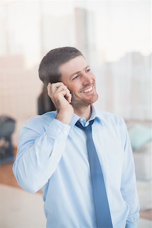 simsearch:400-07927298,k - Smiling businessman looking out window on the phone in his office Foto de stock - Royalty-Free Super Valor e Assinatura, Número: 400-07931196