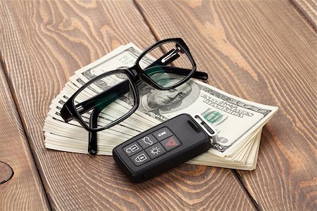 simsearch:400-07915276,k - Money cash, glasses and car remote key on wooden table Photographie de stock - Aubaine LD & Abonnement, Code: 400-07933977