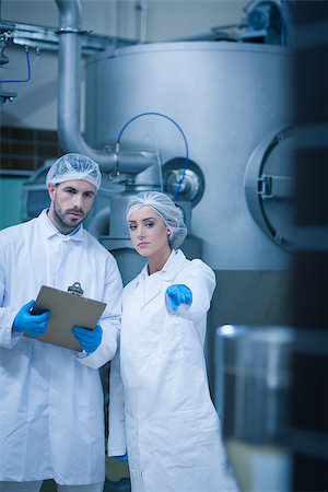 person in a food factory in hair net - Food technicians working together in a food processing plant Photographie de stock - Aubaine LD & Abonnement, Code: 400-07940673