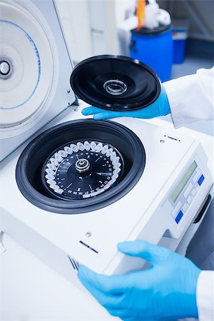 Close up of a chemist using a centrifuge in lab Fotografie stock - Microstock e Abbonamento, Codice: 400-07941341