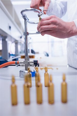 simsearch:400-07835228,k - Close up of a biochemist sealing a vial in laboratory Stockbilder - Microstock & Abonnement, Bildnummer: 400-07941664