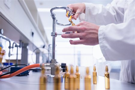 simsearch:400-07835228,k - Close up of a biochemist sealing a vial in laboratory Stockbilder - Microstock & Abonnement, Bildnummer: 400-07941662