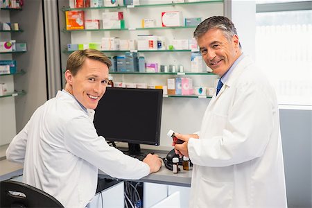 pharmacist (male) - Team of pharmacists using the computer at the hospital pharmacy Stock Photo - Budget Royalty-Free & Subscription, Code: 400-07941968