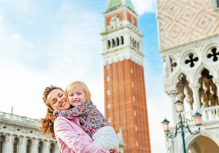 simsearch:400-07954318,k - Portrait of happy mother and baby against campanile di san marco in venice, italy Stock Photo - Budget Royalty-Free & Subscription, Code: 400-07954318
