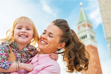 simsearch:400-07954318,k - Portrait of happy mother and baby against campanile di san marco in venice, italy Stock Photo - Budget Royalty-Free & Subscription, Code: 400-07954321