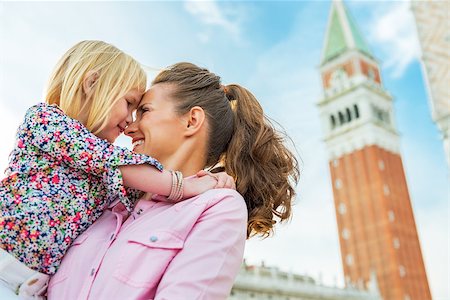 simsearch:400-07954337,k - Portrait of mother and baby hugging against campanile di san marco in venice, italy Stock Photo - Budget Royalty-Free & Subscription, Code: 400-07954322