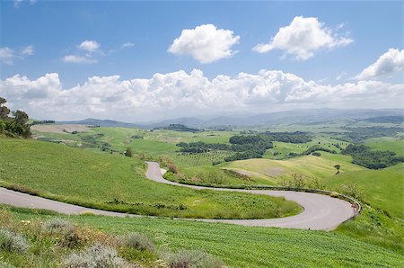 On the road to Volterra on a sunny day in spring Stockbilder - Microstock & Abonnement, Bildnummer: 400-07954601