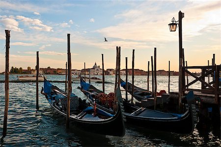 raulmellado (artist) - Gondolas moored at sunset in Venice, Italy Foto de stock - Royalty-Free Super Valor e Assinatura, Número: 400-07955005