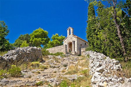 simsearch:400-05344782,k - Old stone chapel on hill of Hvar island, Dalmatia, Croatia Foto de stock - Super Valor sin royalties y Suscripción, Código: 400-07955456