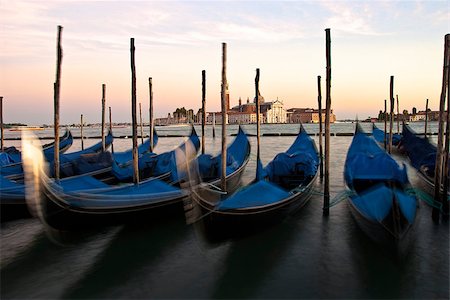 raulmellado (artist) - Moved by the waves Gondolas in Venice, Italy Foto de stock - Royalty-Free Super Valor e Assinatura, Número: 400-07955466
