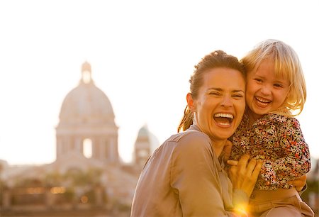 simsearch:400-07956611,k - Portrait of happy mother and baby girl against rome panorama on sunset Foto de stock - Royalty-Free Super Valor e Assinatura, Número: 400-07956184