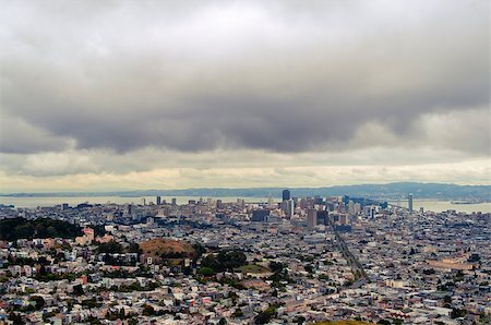 simsearch:400-04809978,k - Cloudy sky  over San Francisco Downtown seen from Twin Peaks Foto de stock - Super Valor sin royalties y Suscripción, Código: 400-07956304