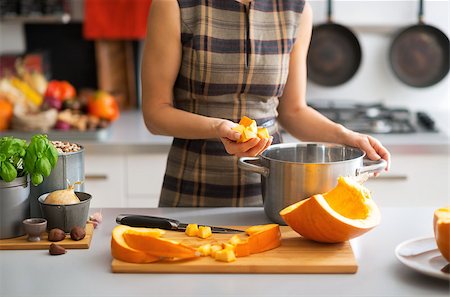 simsearch:400-07956836,k - Closeup on young housewife cooking pumpkin Foto de stock - Royalty-Free Super Valor e Assinatura, Número: 400-07956568