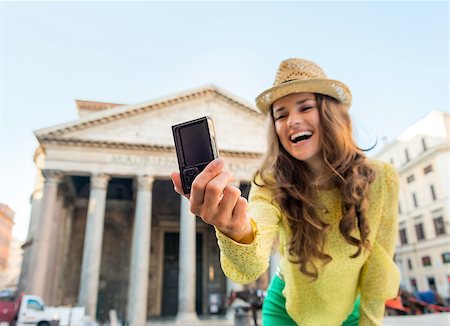 piazza della rotonda - Closeup on happy young woman making selfie in front of pantheon in rome, italy Stockbilder - Microstock & Abonnement, Bildnummer: 400-07956613