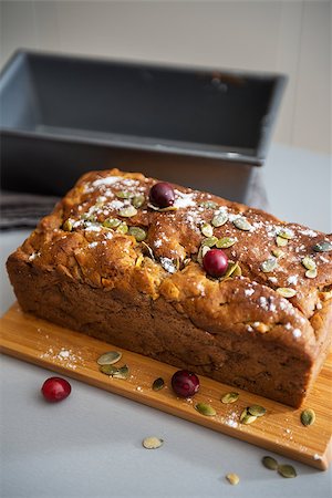 simsearch:400-07956836,k - Closeup on freshly baked pumpkin bread with seeds on table Foto de stock - Royalty-Free Super Valor e Assinatura, Número: 400-07956835