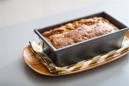 simsearch:400-08336563,k - Closeup on baking dish with bread on table Foto de stock - Royalty-Free Super Valor e Assinatura, Número: 400-07956832