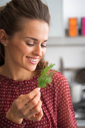 simsearch:400-07956886,k - Portrait of young housewife holding fresh dill Photographie de stock - Aubaine LD & Abonnement, Code: 400-07956882