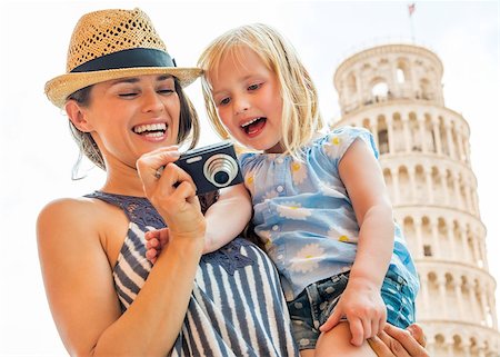 simsearch:400-07954337,k - Portrait of happy mother and baby girl checking photos in camera in front of leaning tower of pisa, tuscany, italy Stock Photo - Budget Royalty-Free & Subscription, Code: 400-07956943