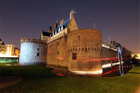 Castle of the Dukes of Brittany (Château des ducs de Bretagne) by night in Nantes, France Stockbilder - Microstock & Abonnement, Bildnummer: 400-07951364
