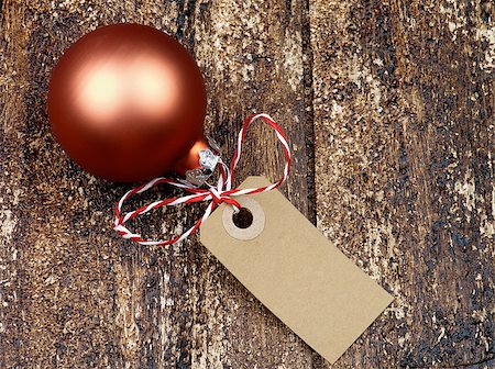 simsearch:400-06554049,k - Christmas Decoration with Blank Tag Tied Striped Bow and Orange Bauble closeup on Textured Wooden background Foto de stock - Royalty-Free Super Valor e Assinatura, Número: 400-07952182