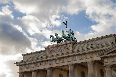 quadriga - Detail of Brandenburg Gate and the Quadriga bronze statue. Photographie de stock - Aubaine LD & Abonnement, Code: 400-07952274